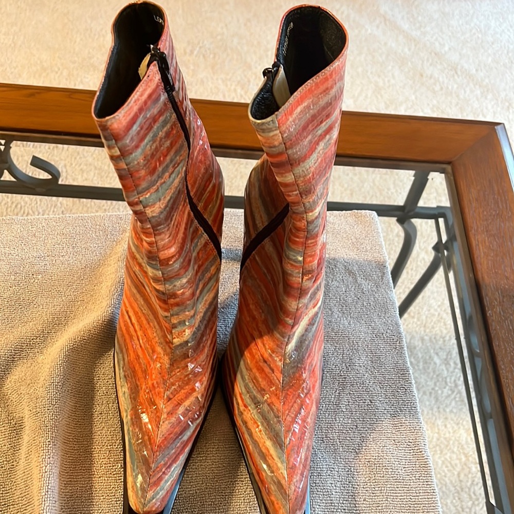 Wild Orchid Boots, size 9, great condition!